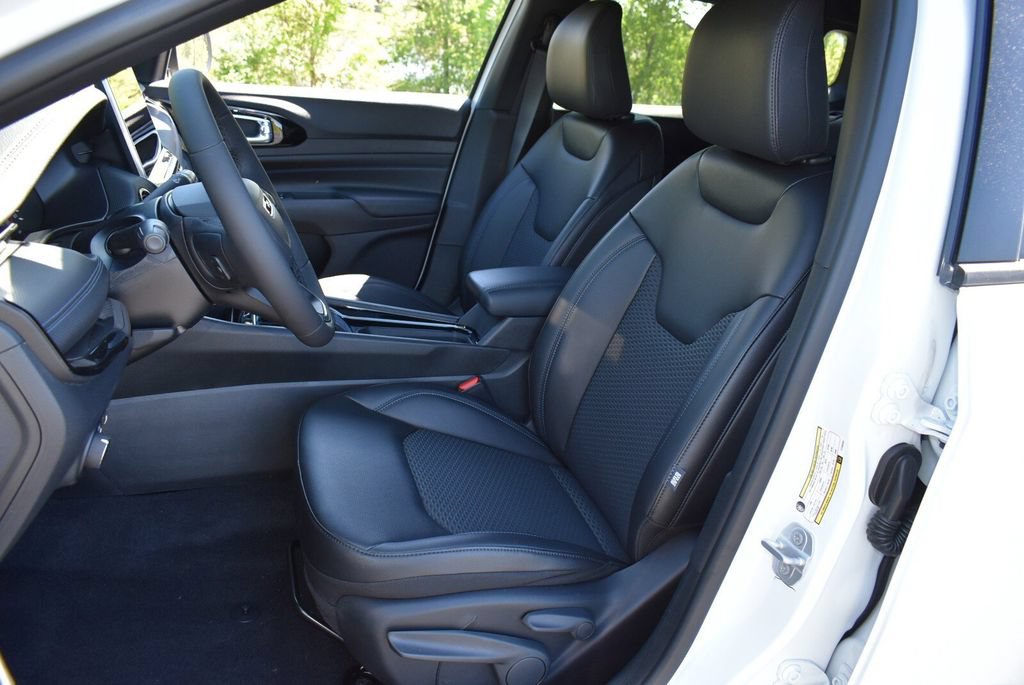 New 2026 Jeep Compass Latitude AWD/4WD image 11
