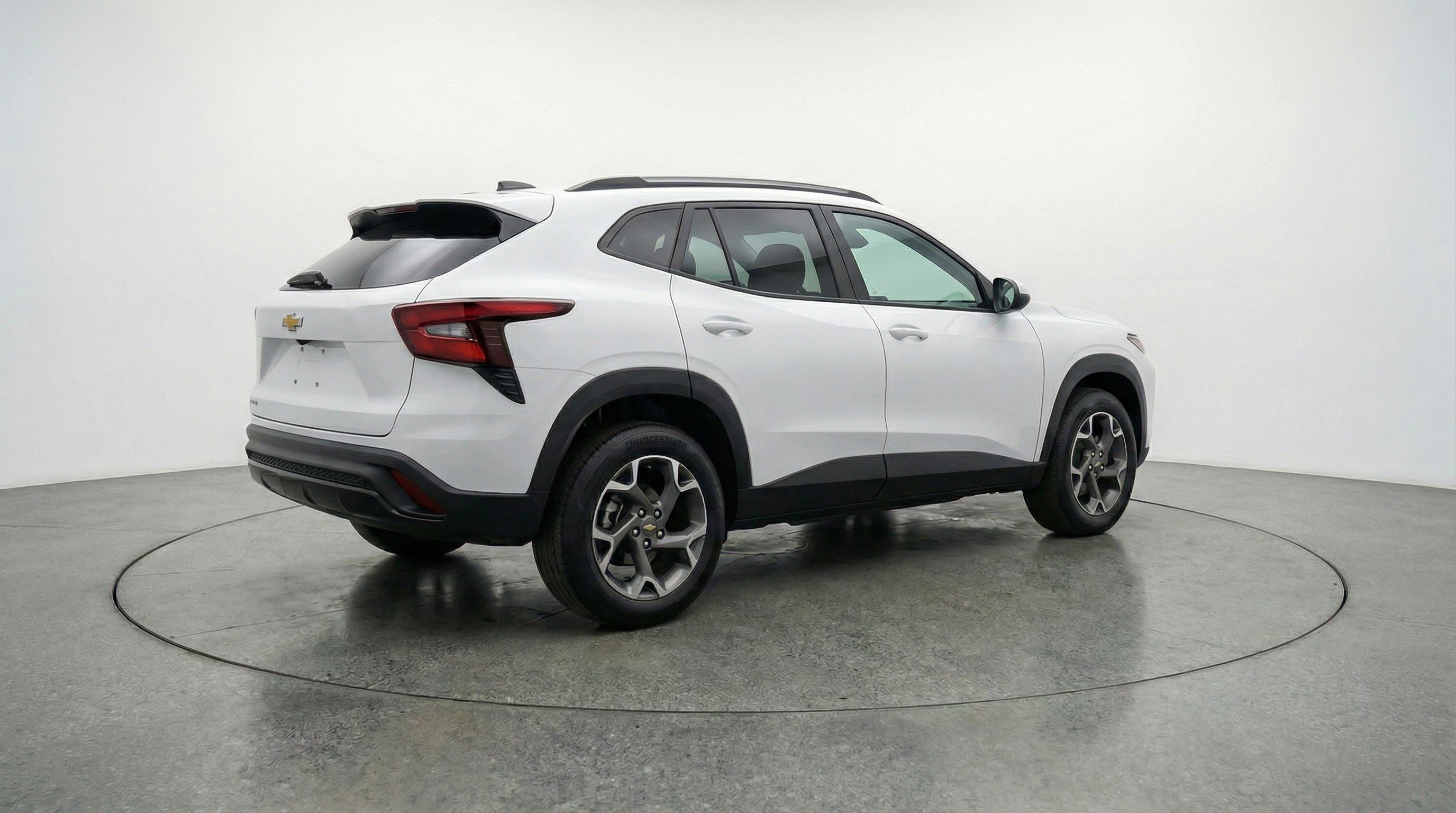 Used 2025 Chevrolet Trax LT image 9