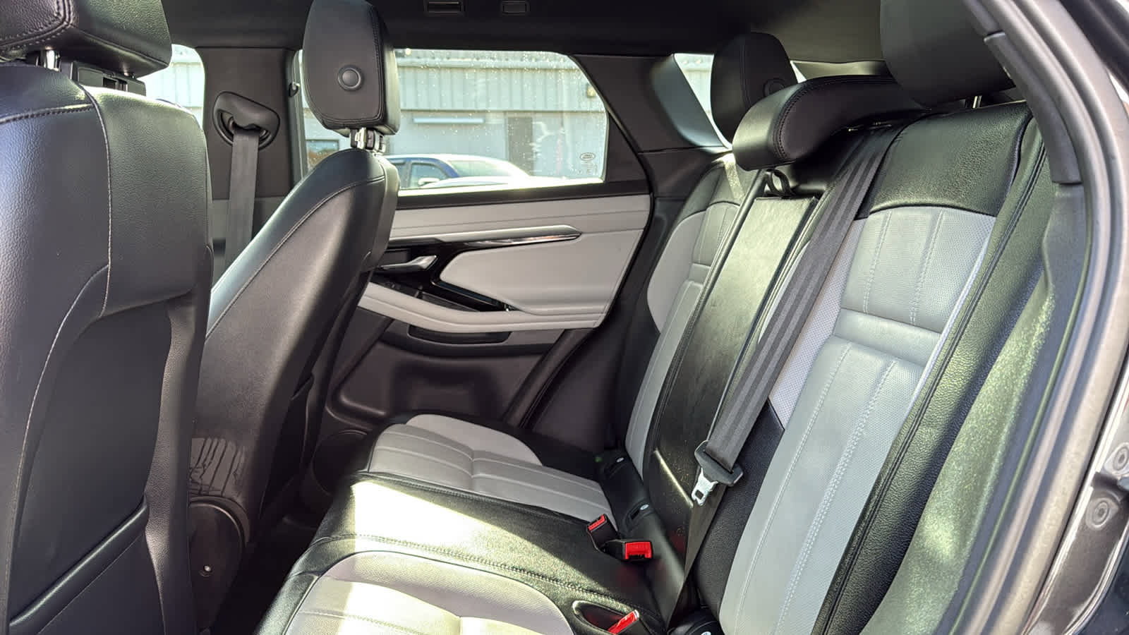 Used 2022 Land Rover Range Rover Evoque R-Dynamic S image 23