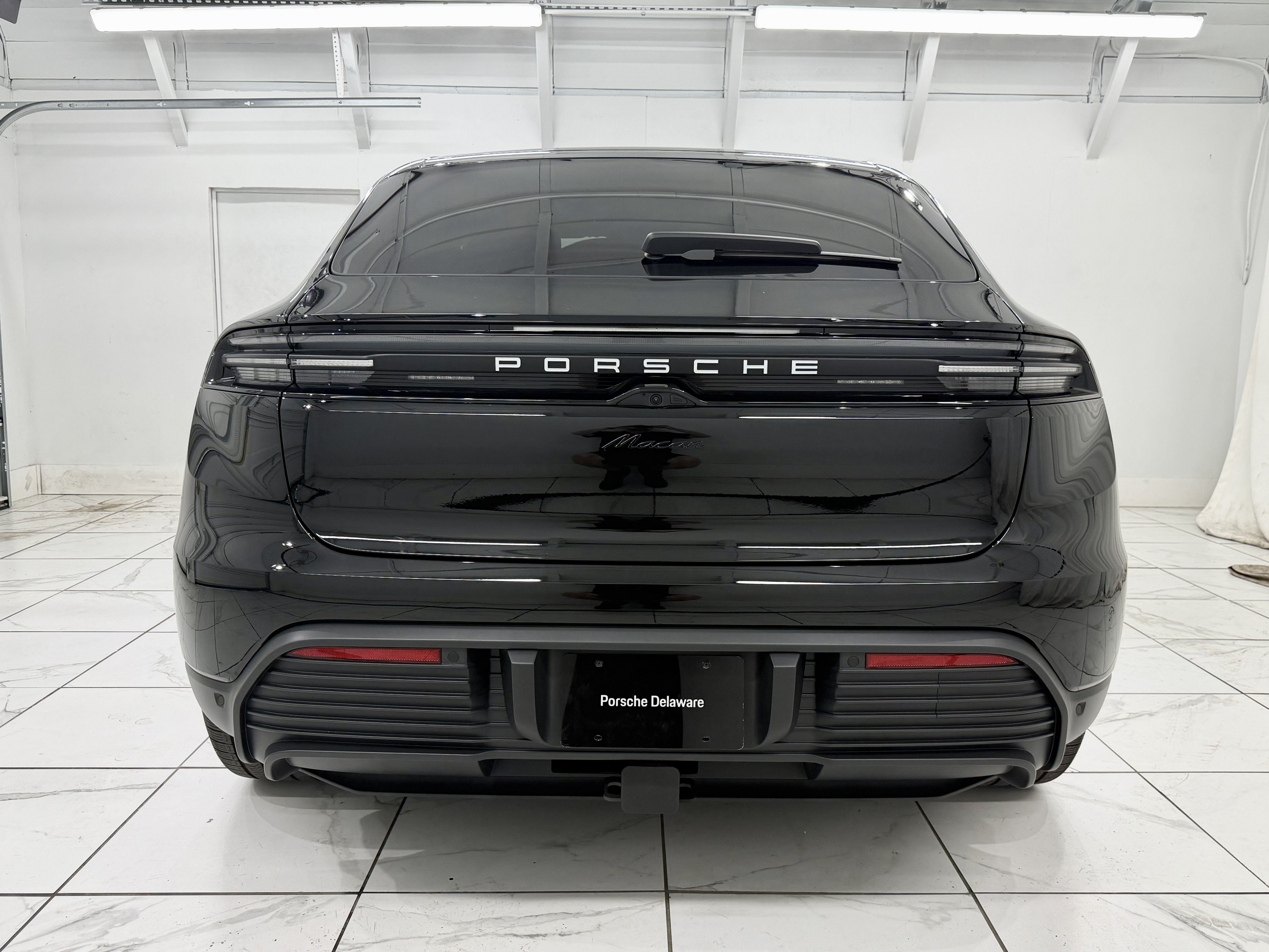 Certified 2025 Porsche Macan Electric RWD image 13