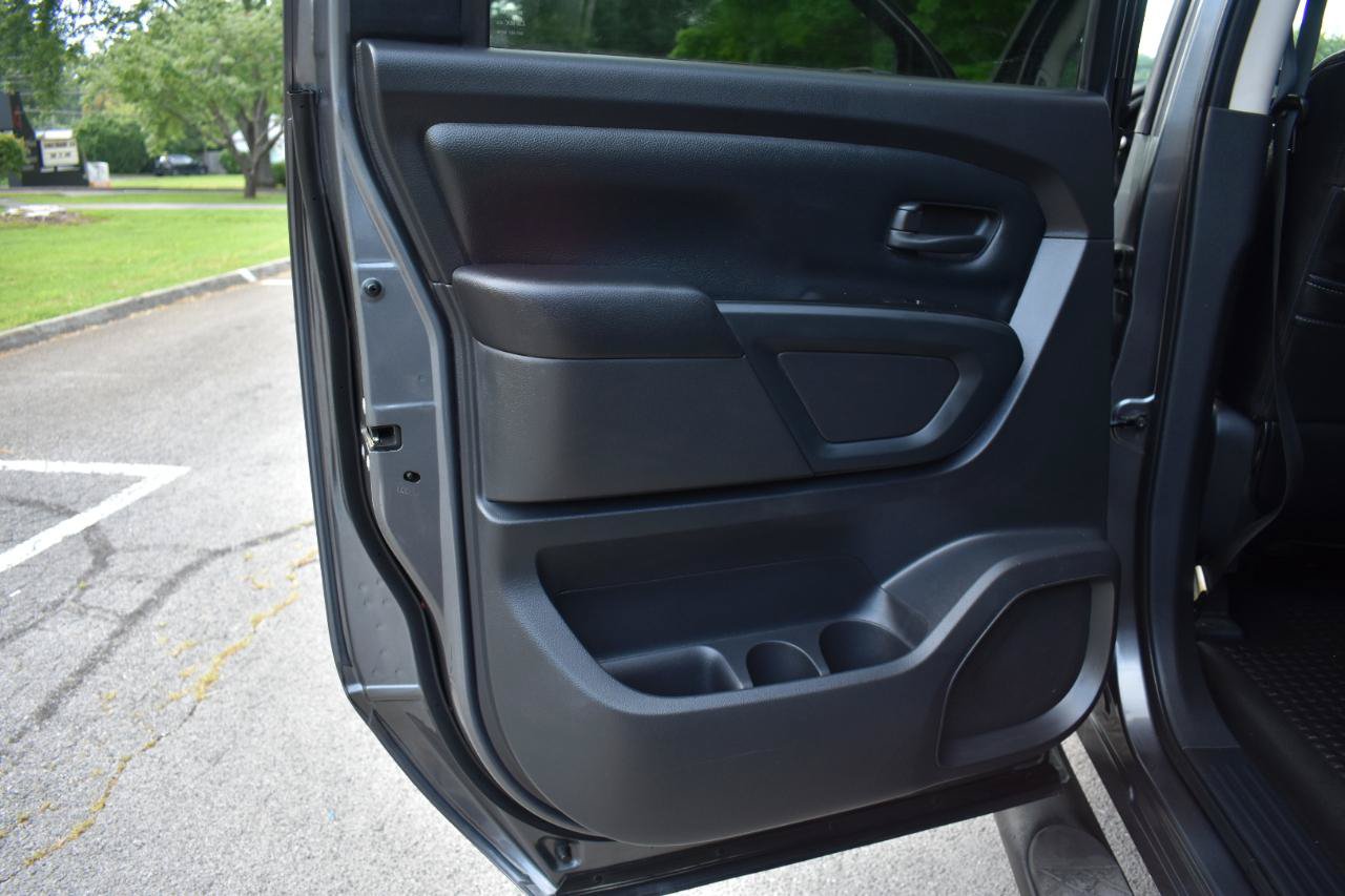 Used 2019 Nissan Titan S AWD/4WD image 18