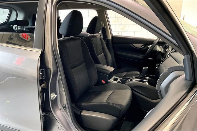 Used 2019 Nissan Rogue SV w/ Premium Package image 29