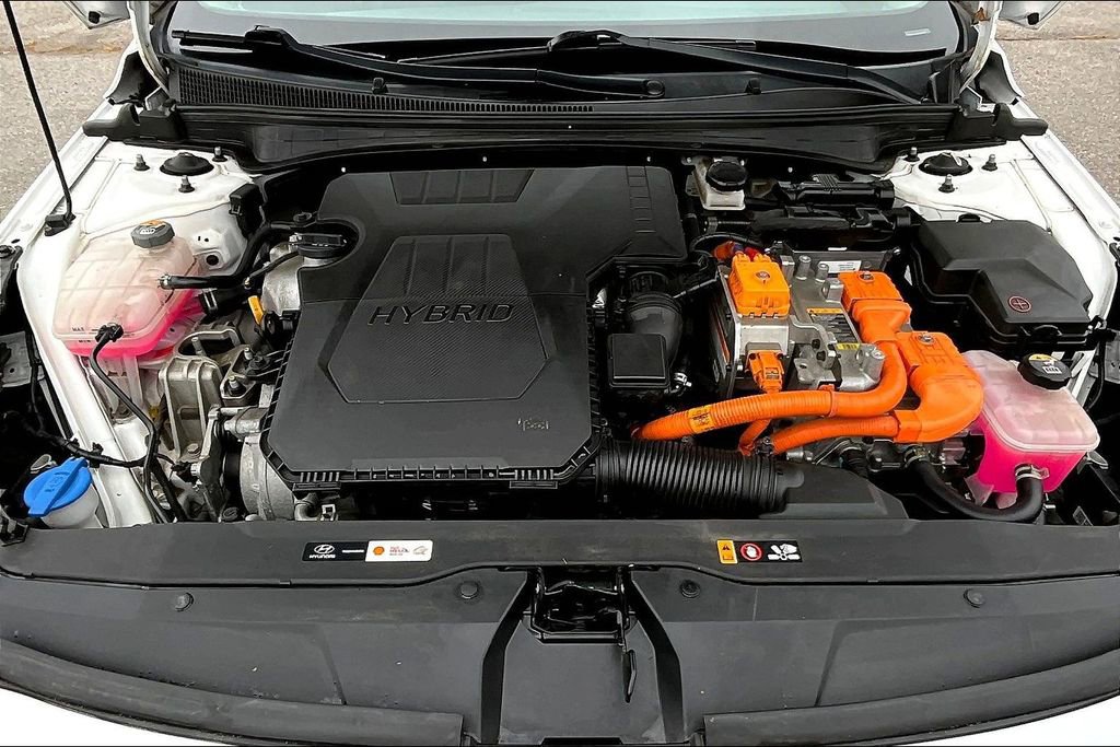 Used 2021 Hyundai Elantra Limited image 11