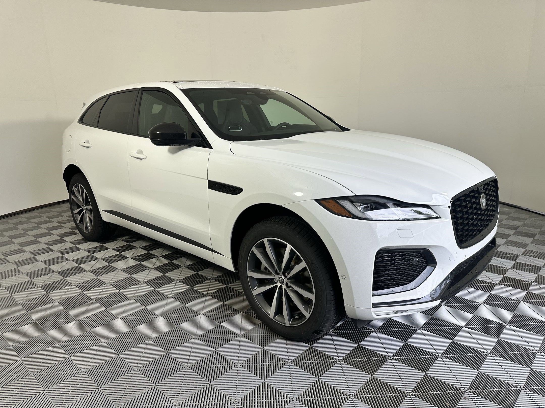 Used 2026 Jaguar F-PACE R-Dynamic S AWD/4WD image 7