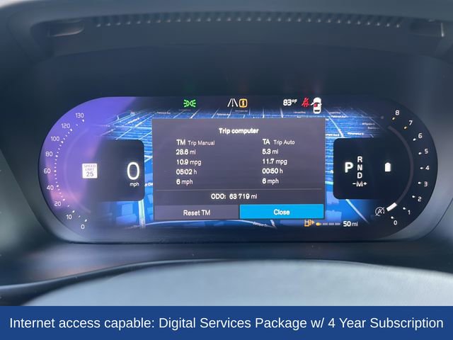 Used 2023 Volvo XC40 B5 Plus image 9