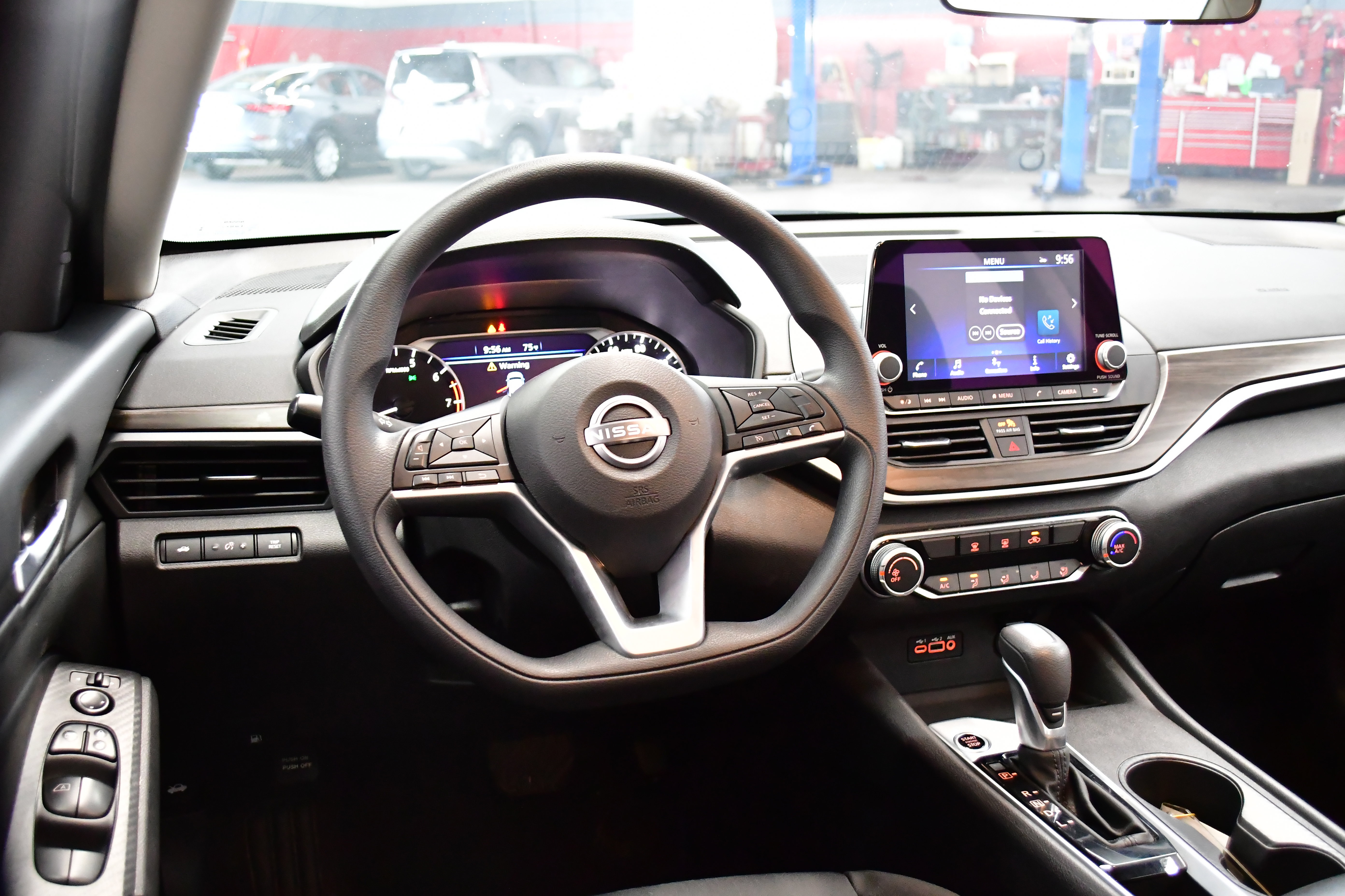 Used 2025 Nissan Altima 2.5 SV FWD image 8