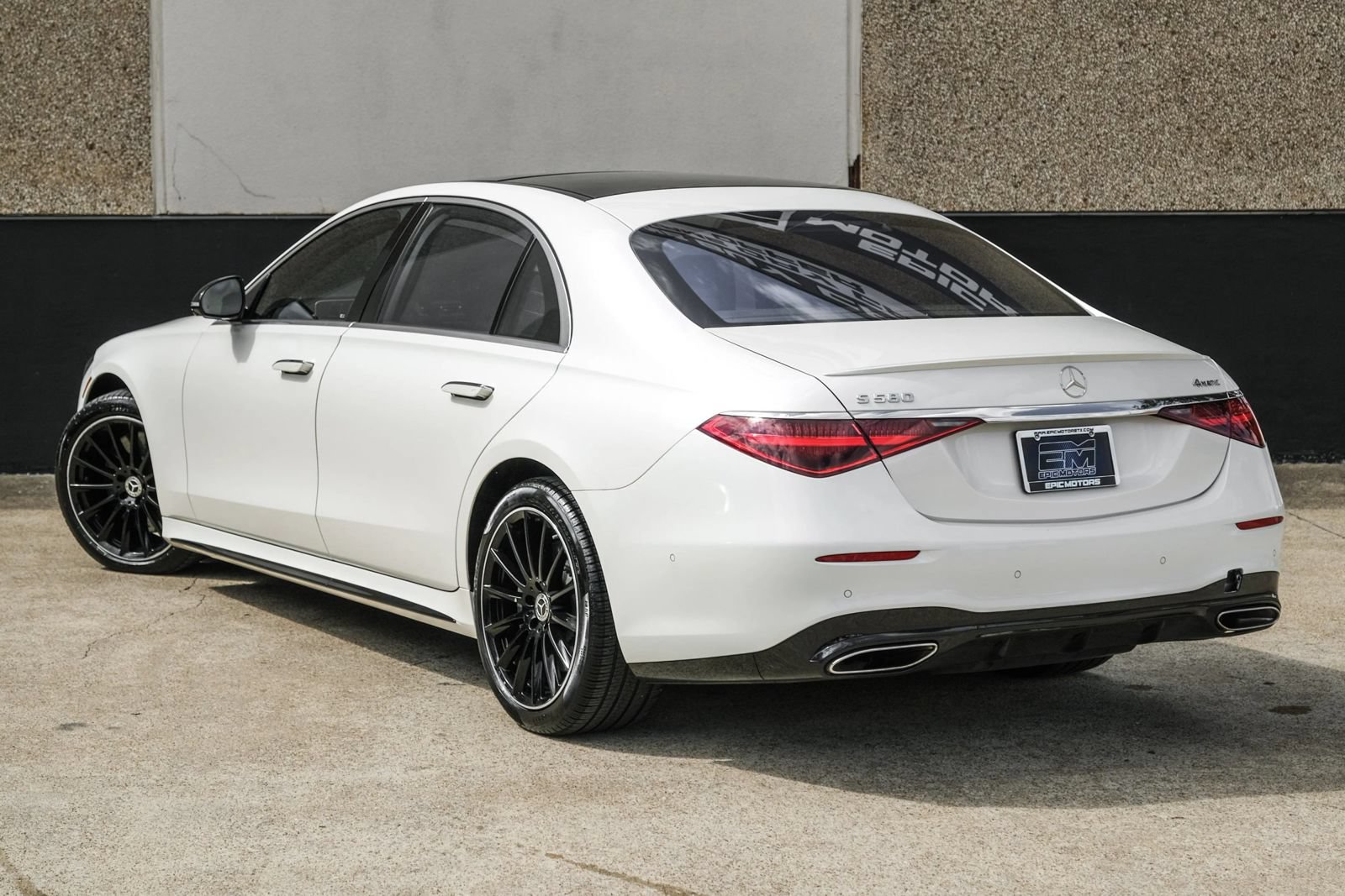 Used 2022 Mercedes-Benz S 580 4MATIC Sedan w/ AMG Line Package image 9