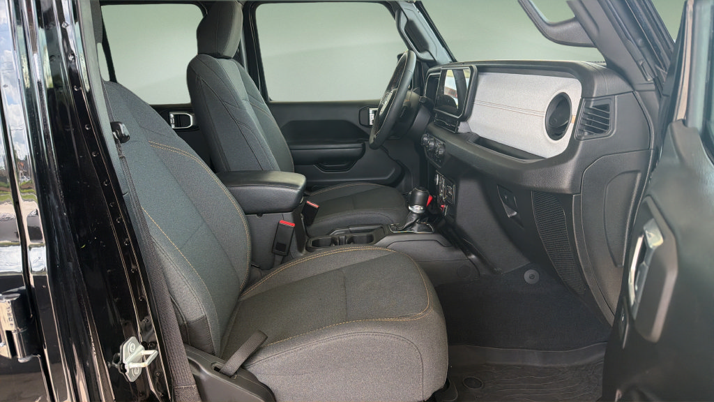 Used 2024 Jeep Wrangler Unlimited AWD/4WD image 11