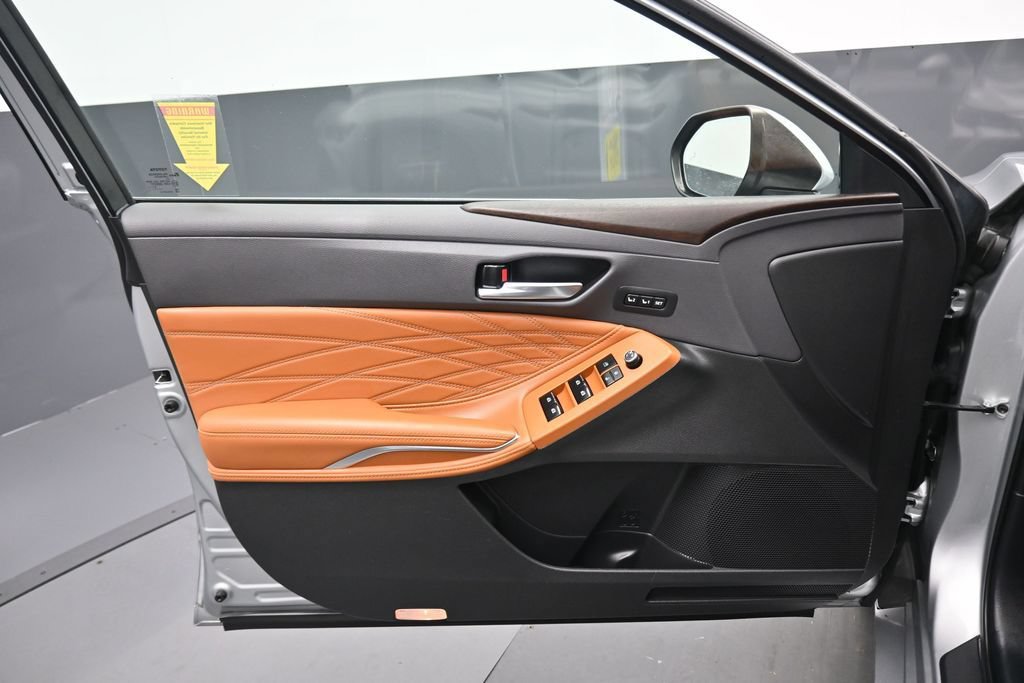 Used 2021 Toyota Avalon Limited w/ Advanced Safety Package FWD image 9