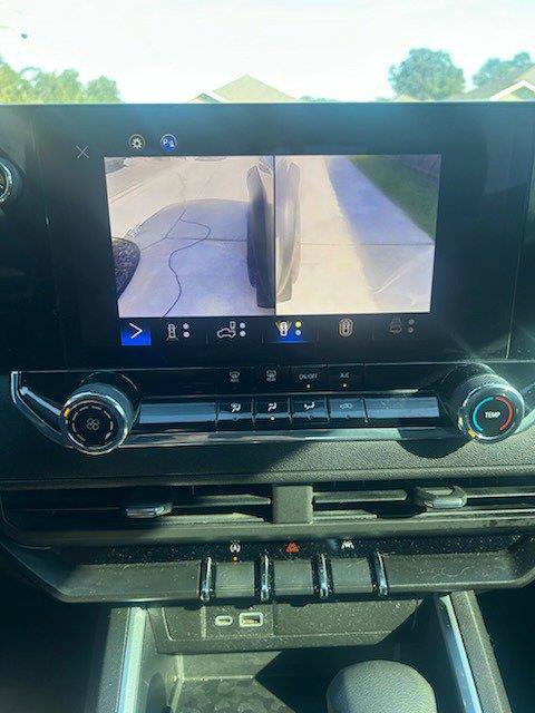 Used 2023 Chevrolet Colorado Trail Boss w/ Technology Package AWD/4WD image 4