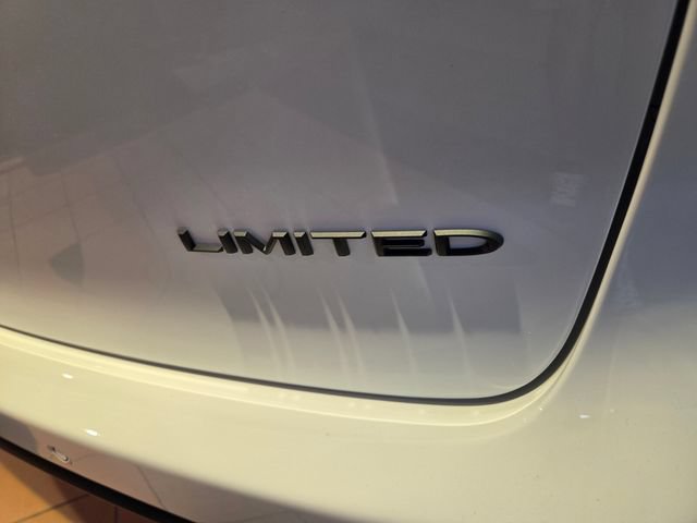 New 2027 Chrysler Pacifica Limited w/ S Appearance Package FWD image 13