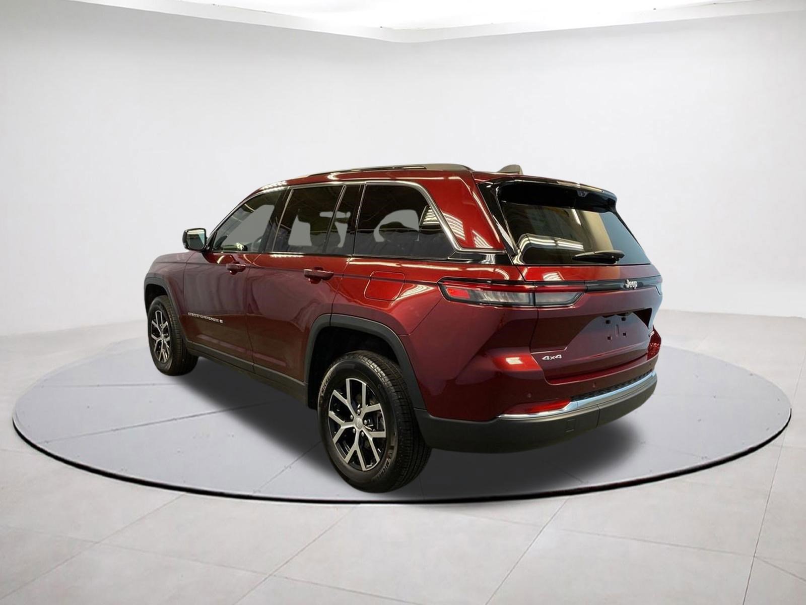Certified 2025 Jeep Grand Cherokee Limited w/ Luxury Tech Group II AWD/4WD image 4