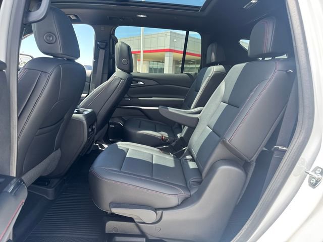 Used 2025 Chevrolet Traverse Z71 w/ Enhanced Driving Package AWD/4WD image 16