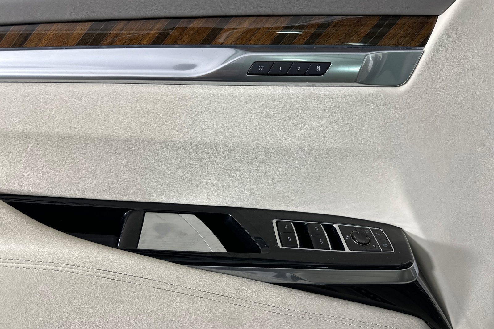 Used 2025 Cadillac Escalade Sport Platinum image 10