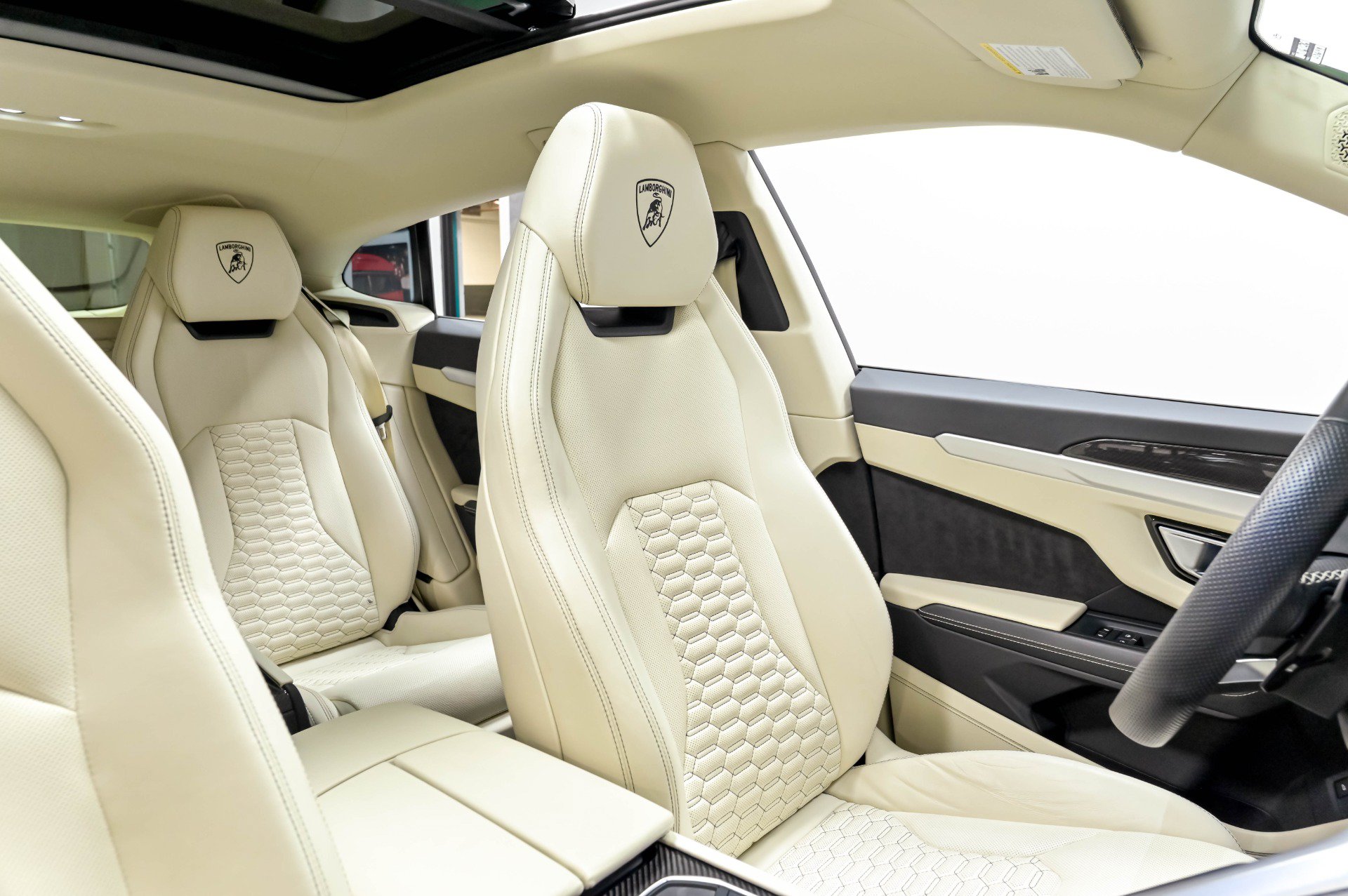 Used 2020 Lamborghini Urus AWD/4WD image 26