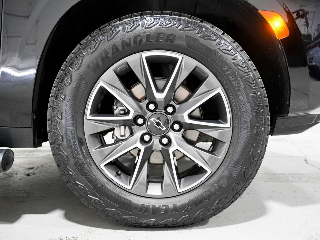 Used 2022 Chevrolet Tahoe Z71 w/ Z71 Off-Road Package AWD/4WD image 40
