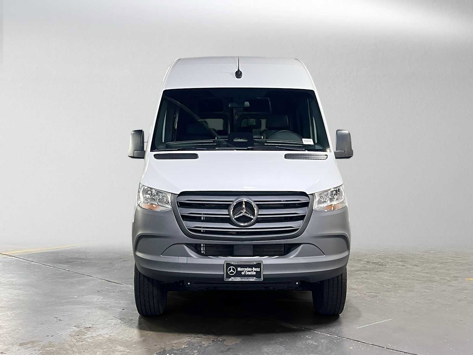 Used 2025 Mercedes-Benz Sprinter 2500 image 8