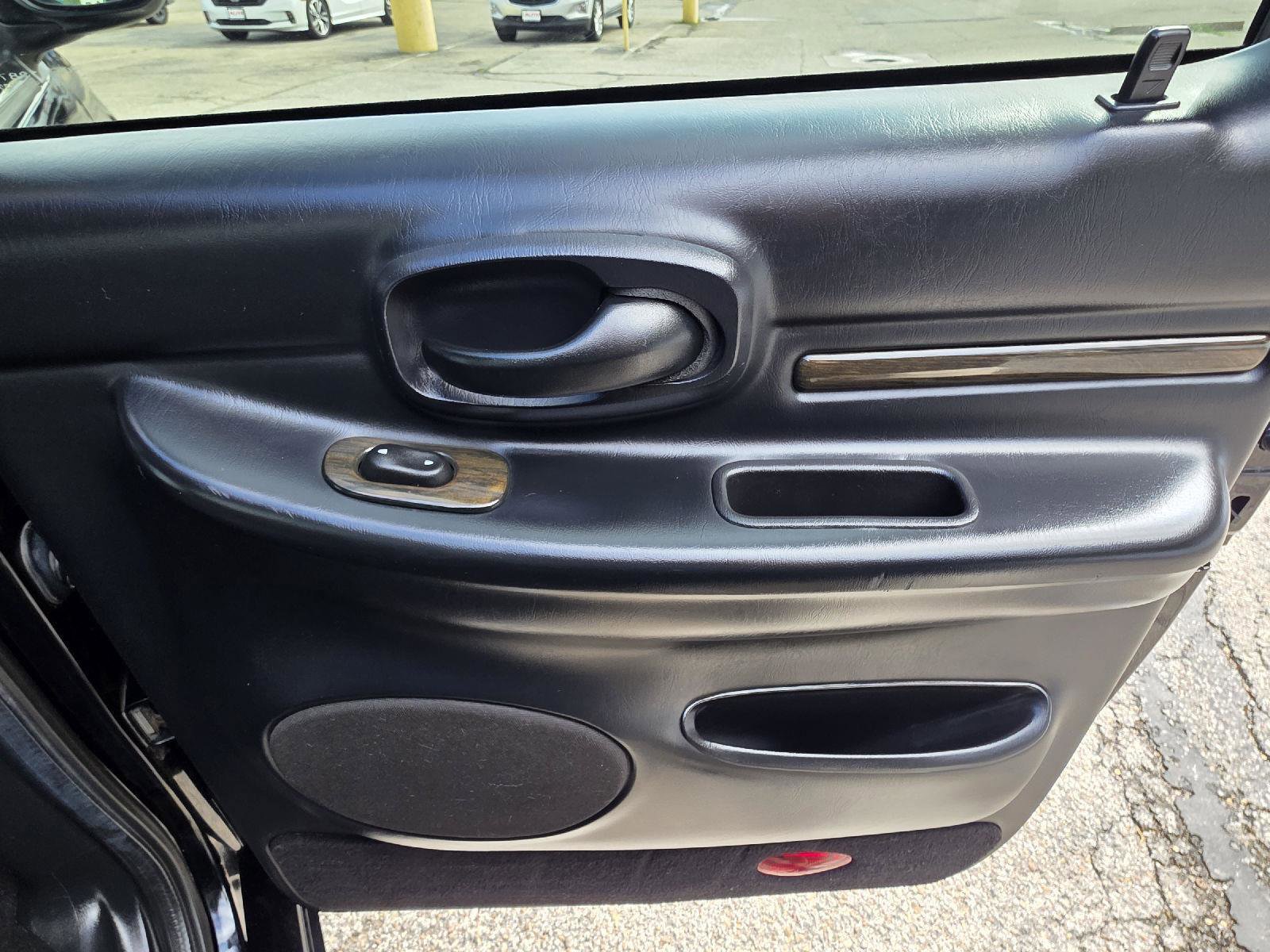 Used 2002 Lincoln Blackwood image 96