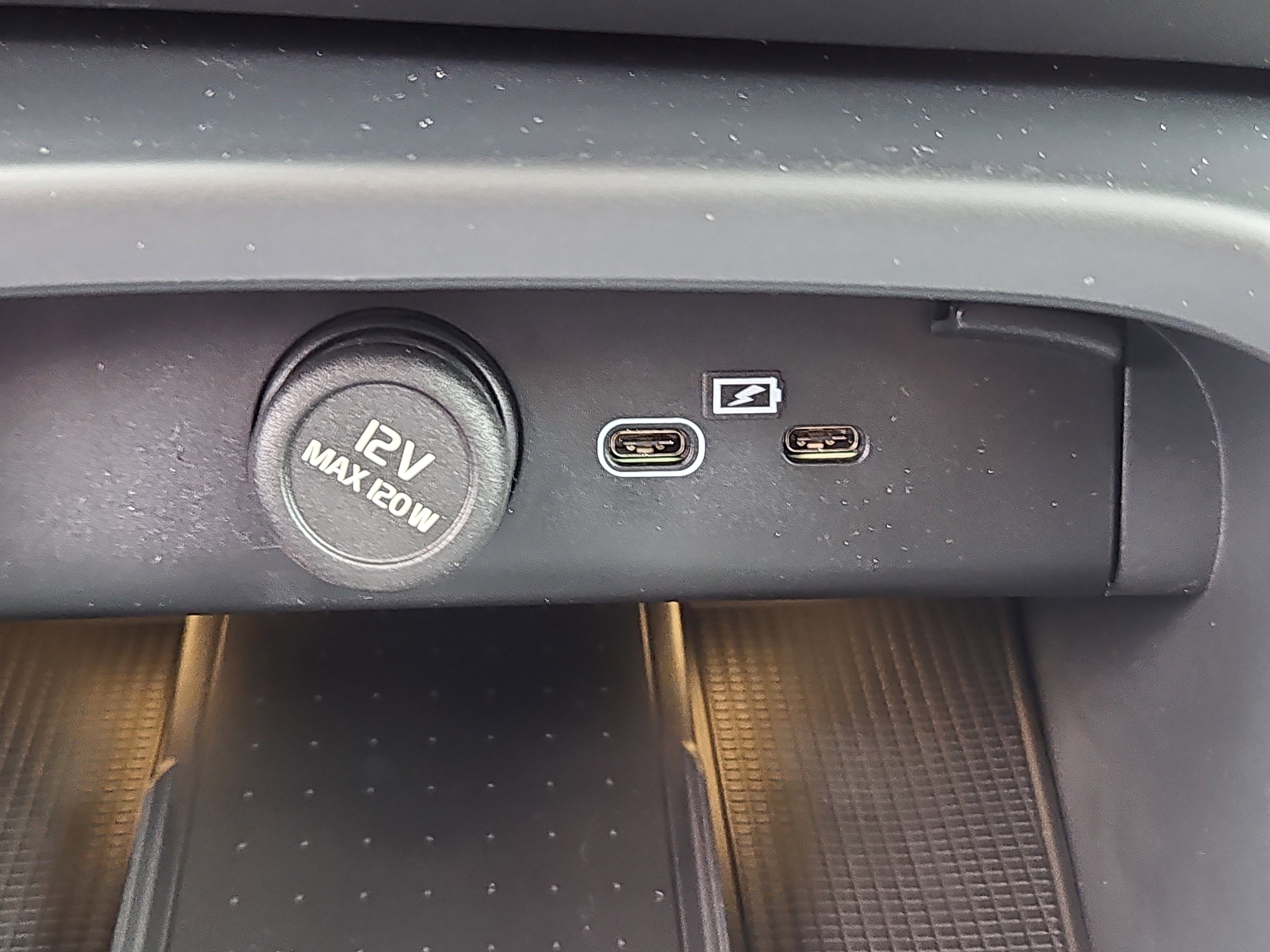 New 2026 Volvo XC40 B5 Ultra w/ Protection Package Premier image 8