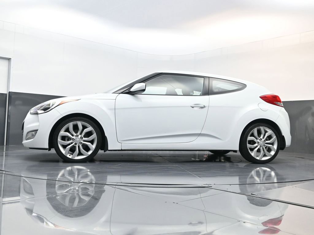 Used 2013 Hyundai Veloster w/ Style Pkg image 31