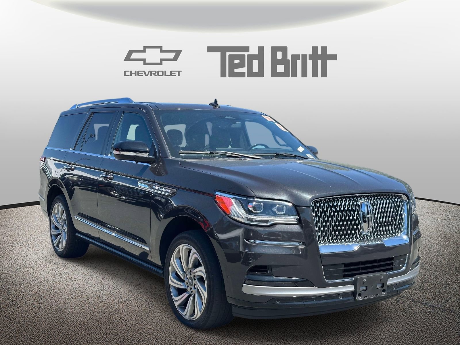 Used 2022 Lincoln Navigator Reserve AWD/4WD image 3