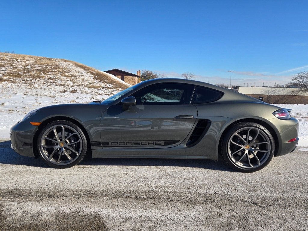 Used 2024 Porsche 718 Cayman image 2