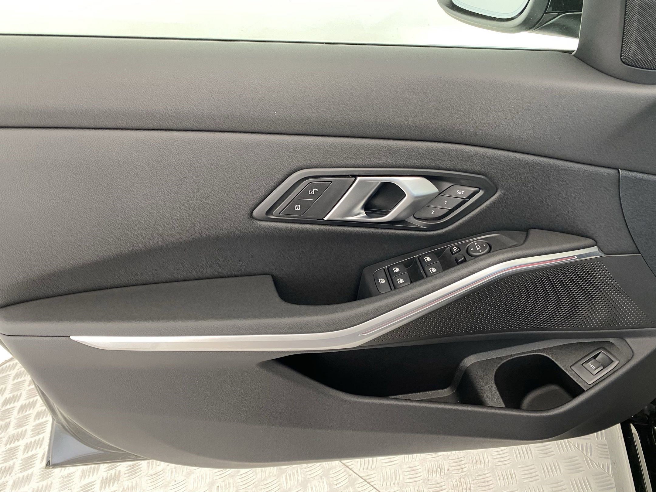 Used 2025 BMW 330i xDrive Sedan w/ Convenience Package image 11