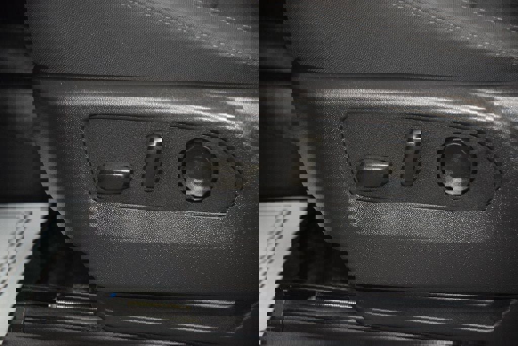 Used 2025 Chevrolet Silverado 3500 W/T w/ WT/CX Safety Package image 32