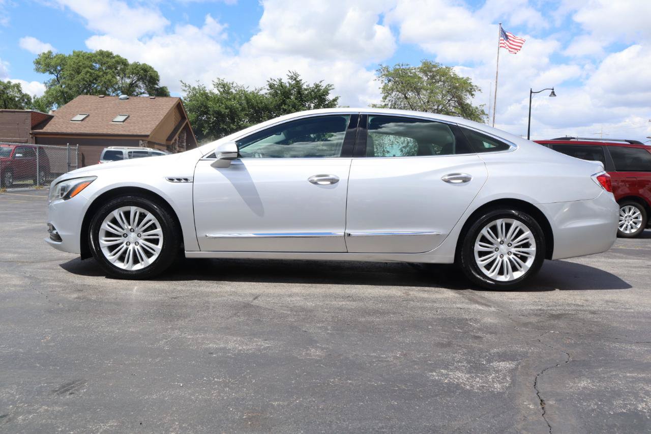 Used 2018 Buick LaCrosse Essence FWD image 2