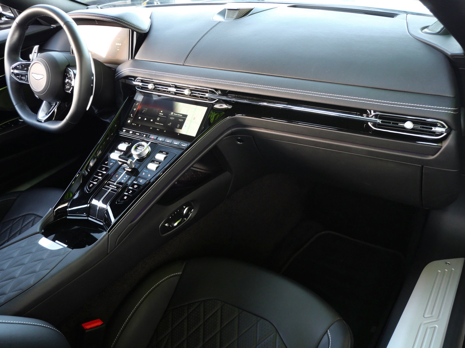 Used 2024 Aston Martin DB12 Coupe RWD image 20