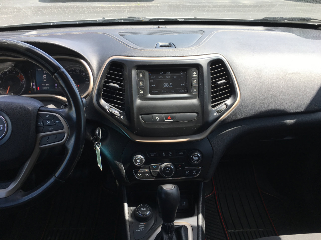 Used 2017 Jeep Cherokee Latitude w/ Safety/Convenience Group image 14