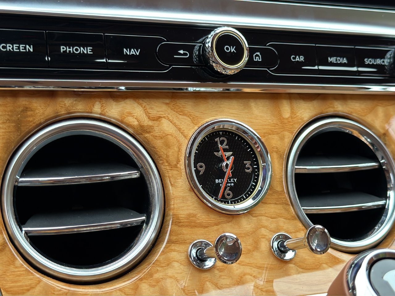 Certified 2023 Bentley Continental GT V8 AWD/4WD image 28