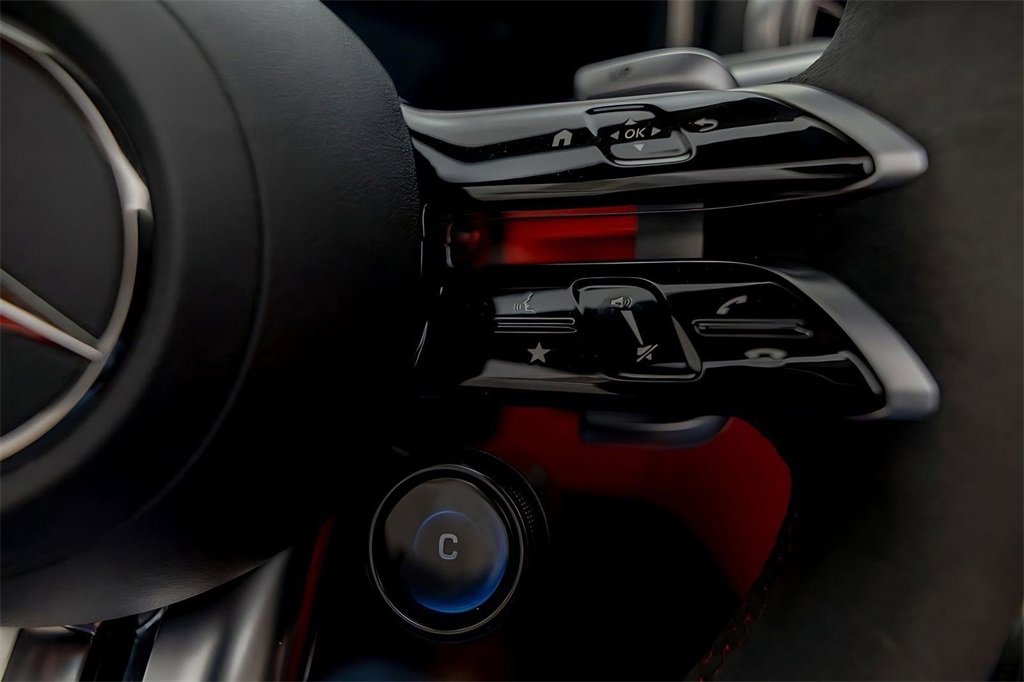 Used 2023 Mercedes-Benz SL 63 AMG 4MATIC image 37