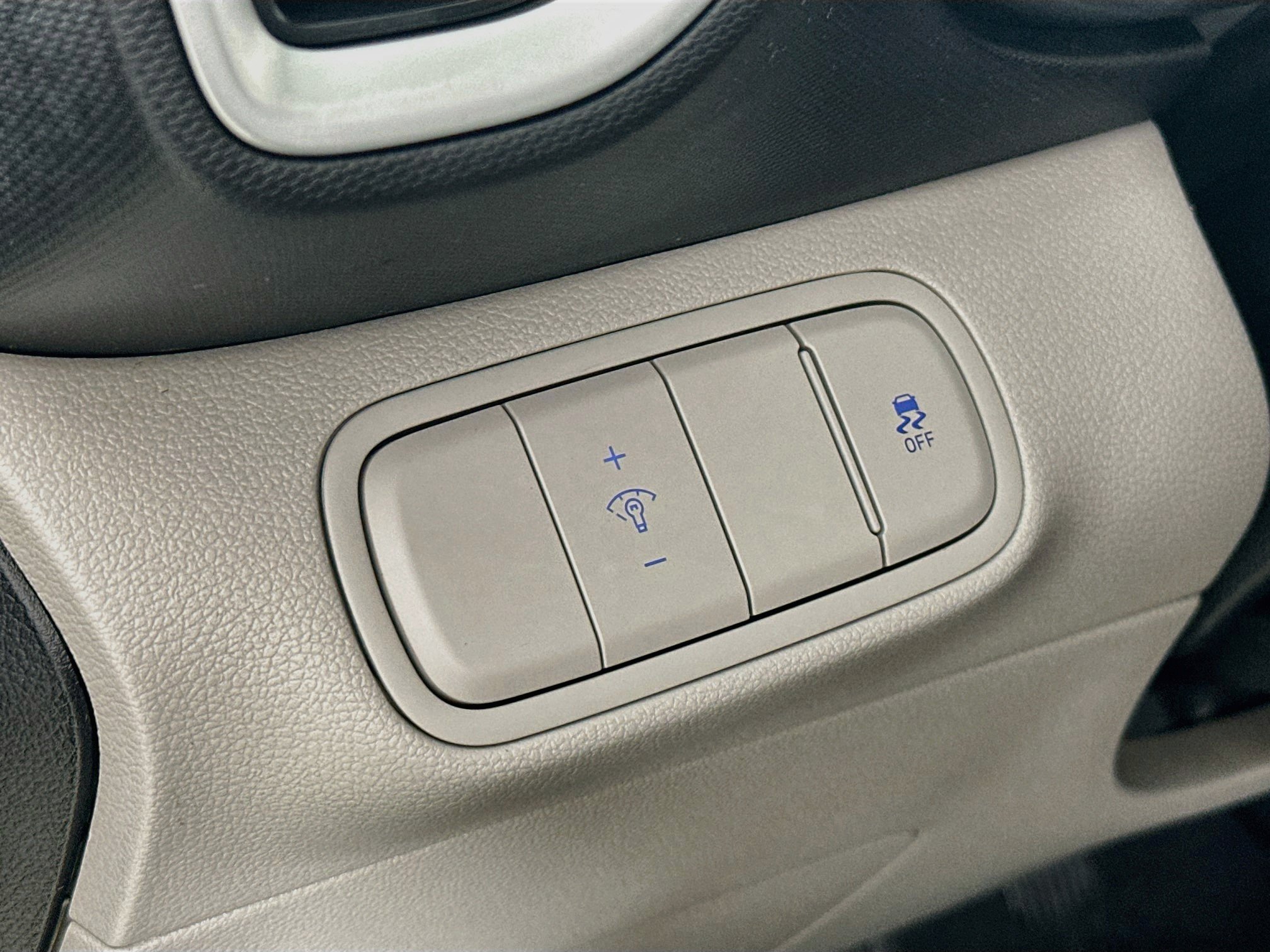 Used 2023 Hyundai Venue SEL FWD image 10