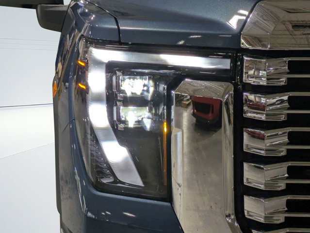 Used 2024 GMC Sierra 2500 Denali w/ Denali Reserve Package AWD/4WD image 9
