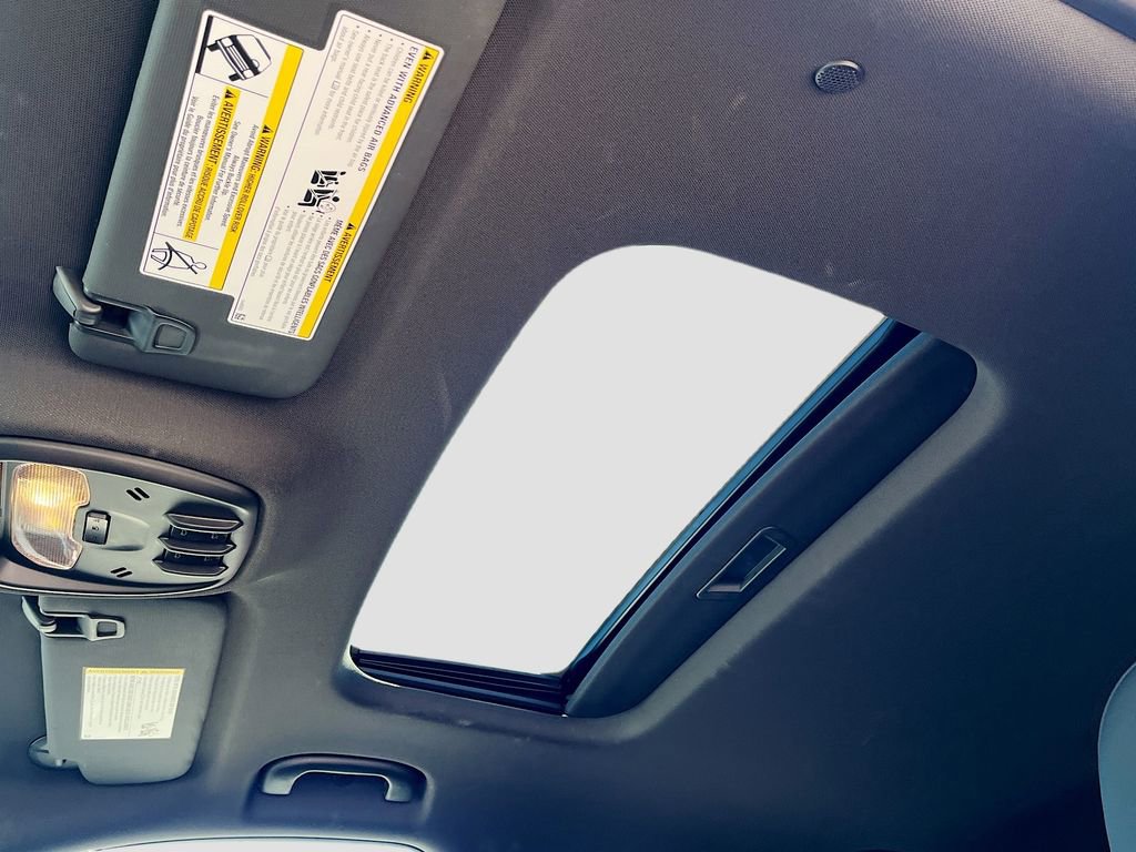 Used 2025 Chevrolet Trax RS w/ Sunroof Package image 21