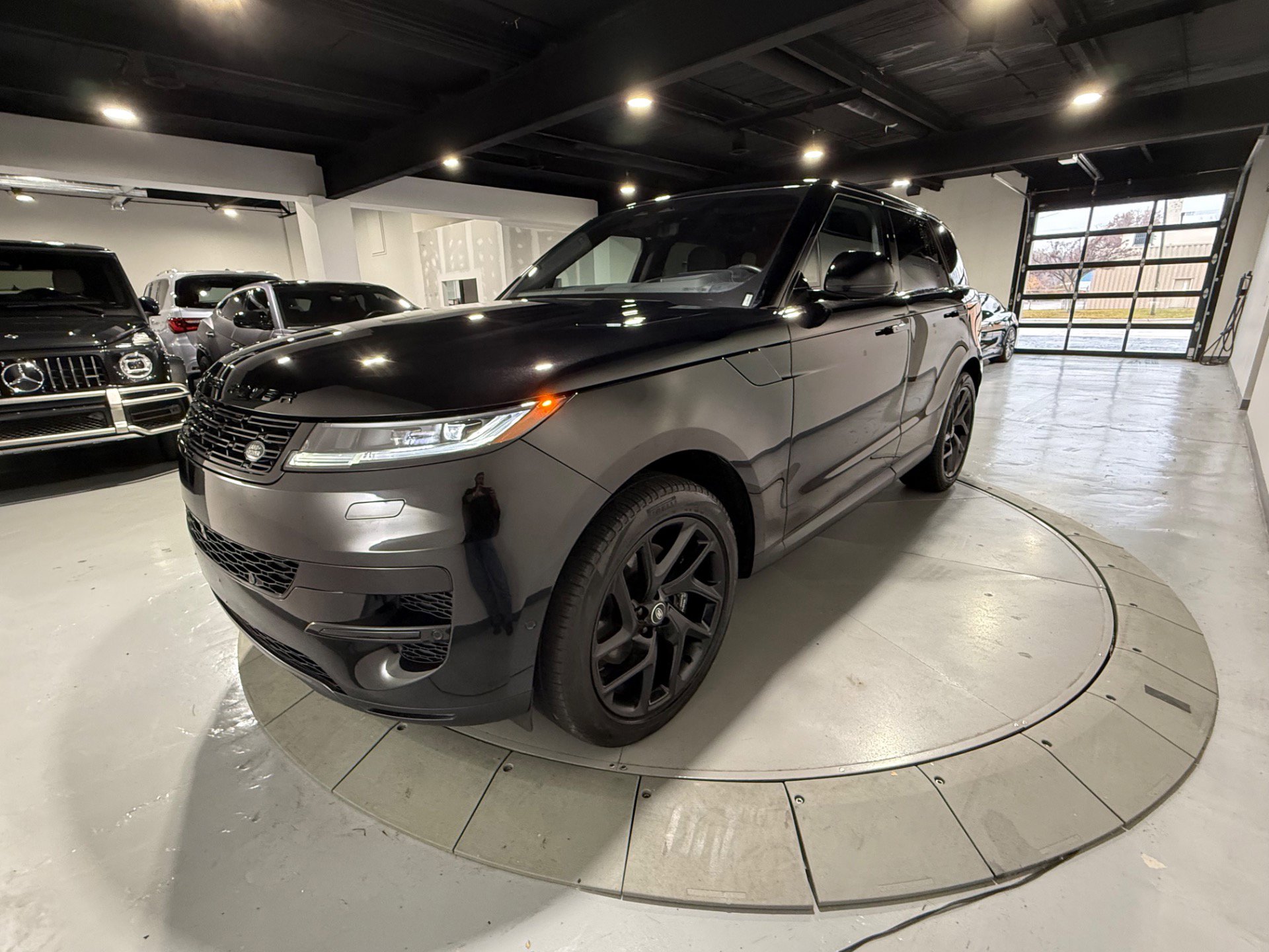 Used 2023 Land Rover Range Rover Sport SE image 12