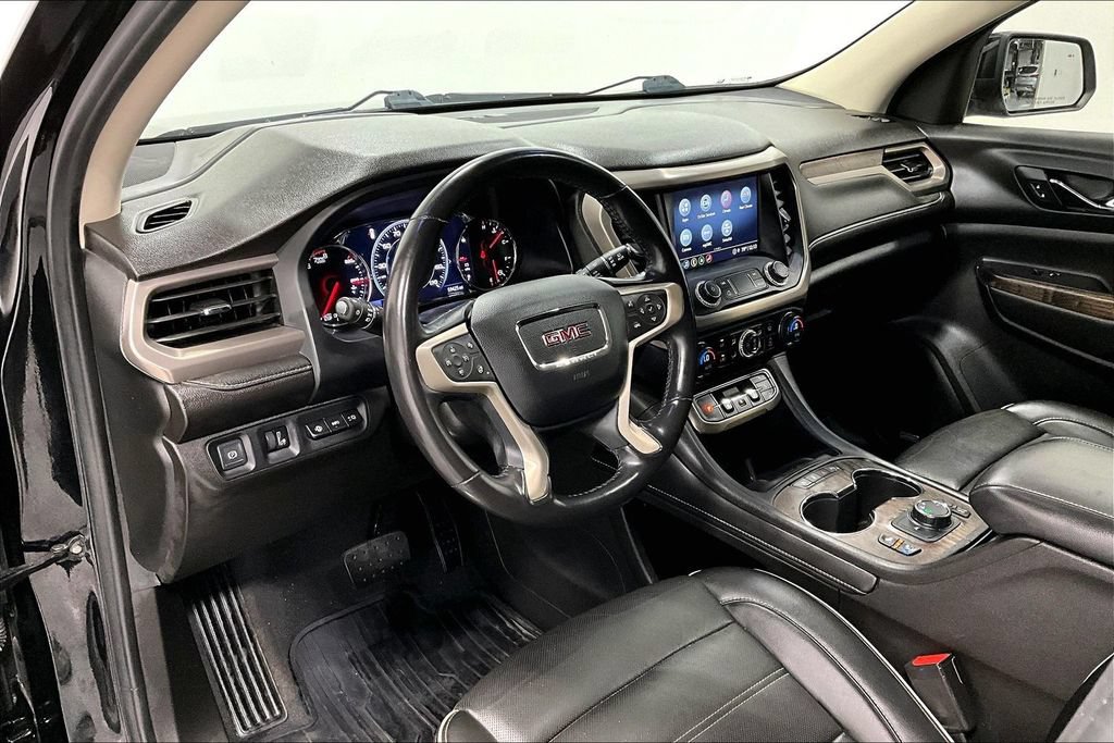 Used 2022 GMC Acadia Denali w/ Denali Ultimate Package FWD image 16