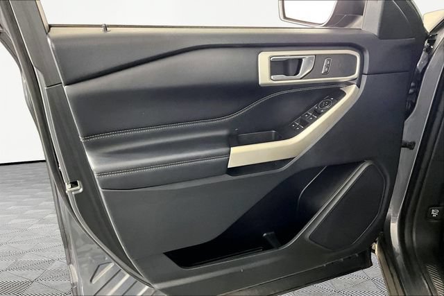 Used 2022 Ford Explorer XLT w/ Equipment Group 202A AWD/4WD image 19
