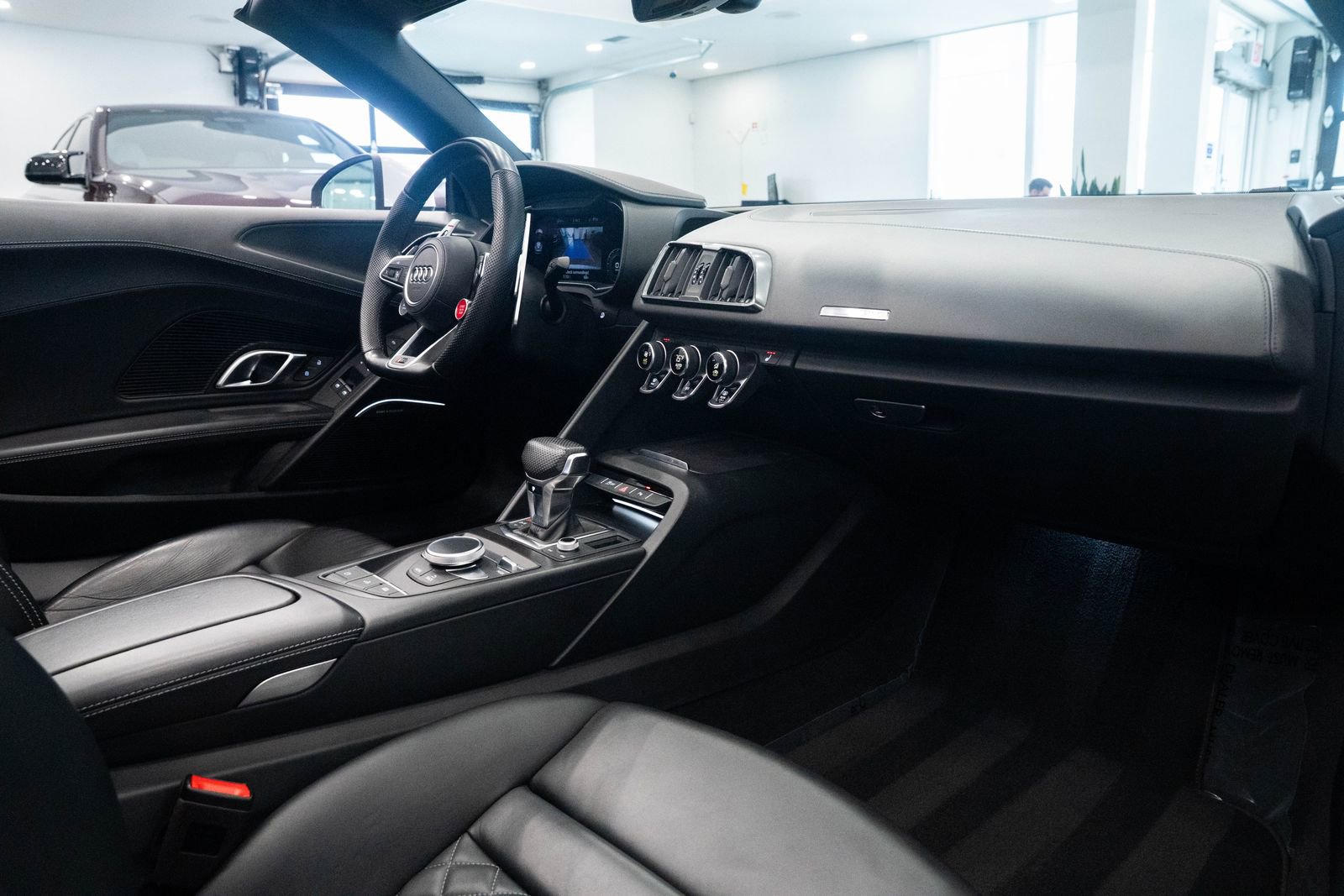 Used 2022 Audi R8 V10 w/ Premium Package image 23