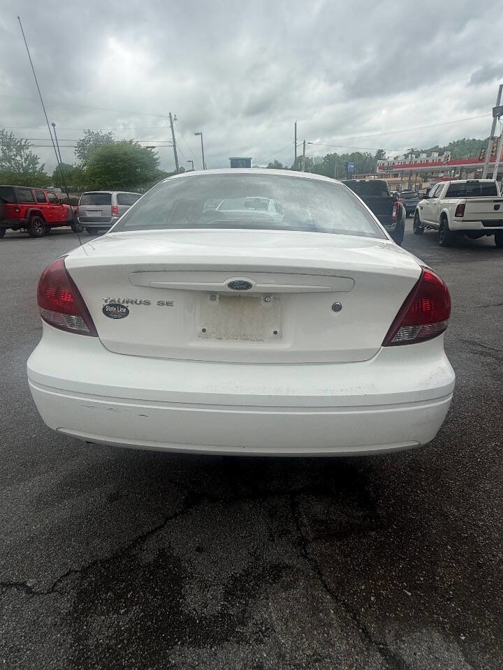 Used 2006 Ford Taurus SE FWD image 3