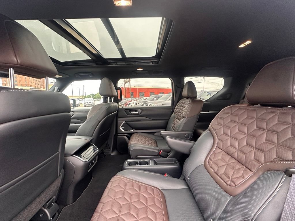 Certified 2025 Nissan Armada Platinum AWD/4WD image 17