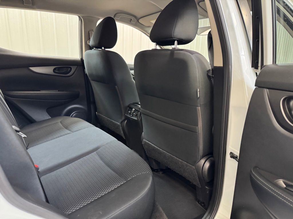 Used 2016 Nissan Rogue S w/ Appearance Package image 23