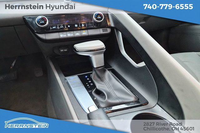 Used 2024 Hyundai Elantra SEL image 11