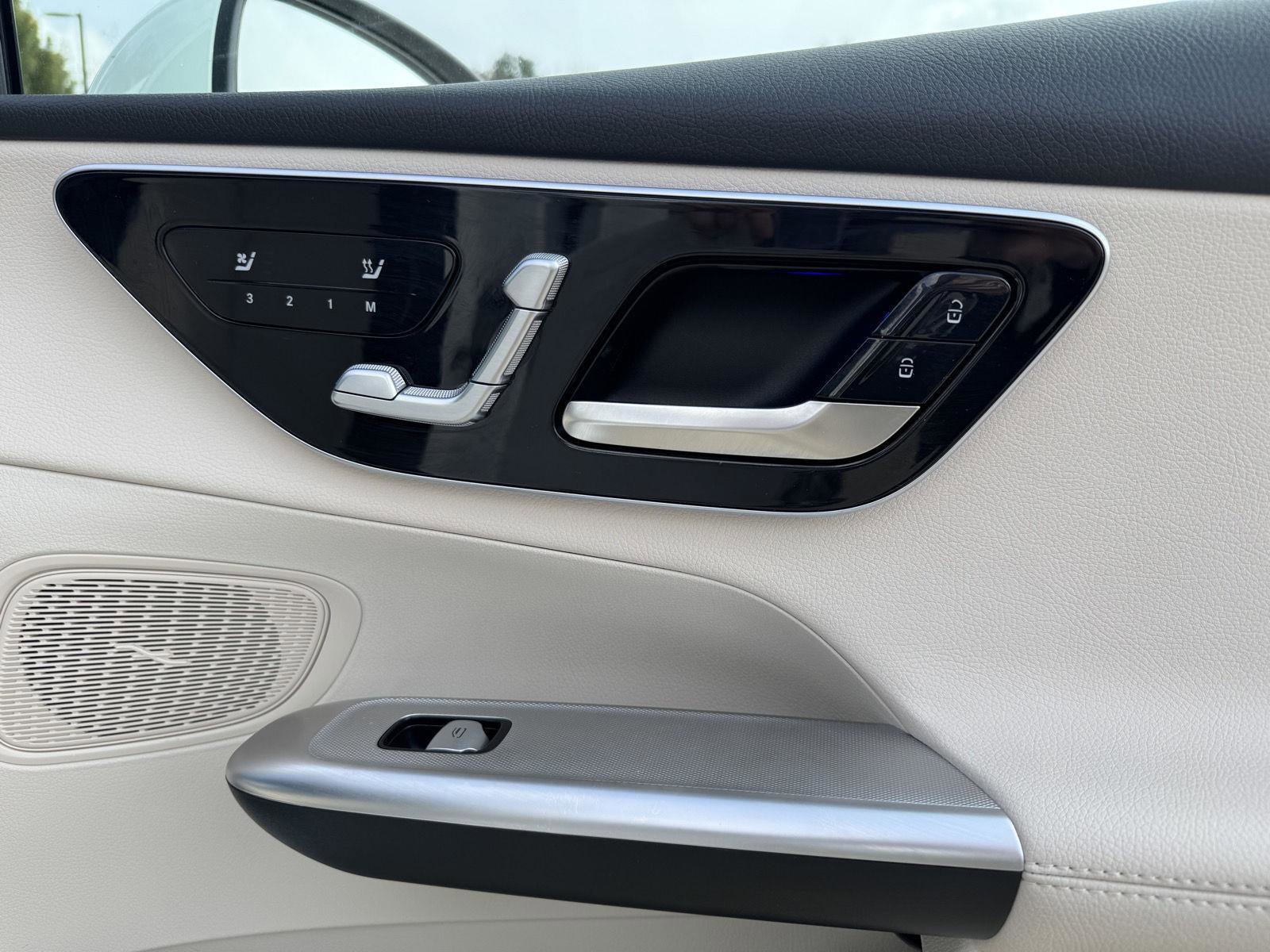 Certified 2025 Mercedes-Benz GLC 300 image 29