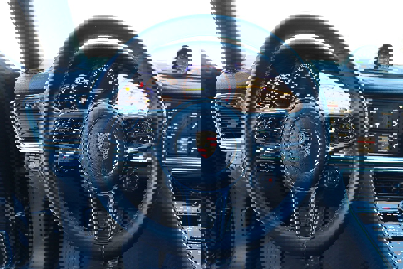 Used 2018 Porsche Panamera 4 w/ Premium Package Plus image 28