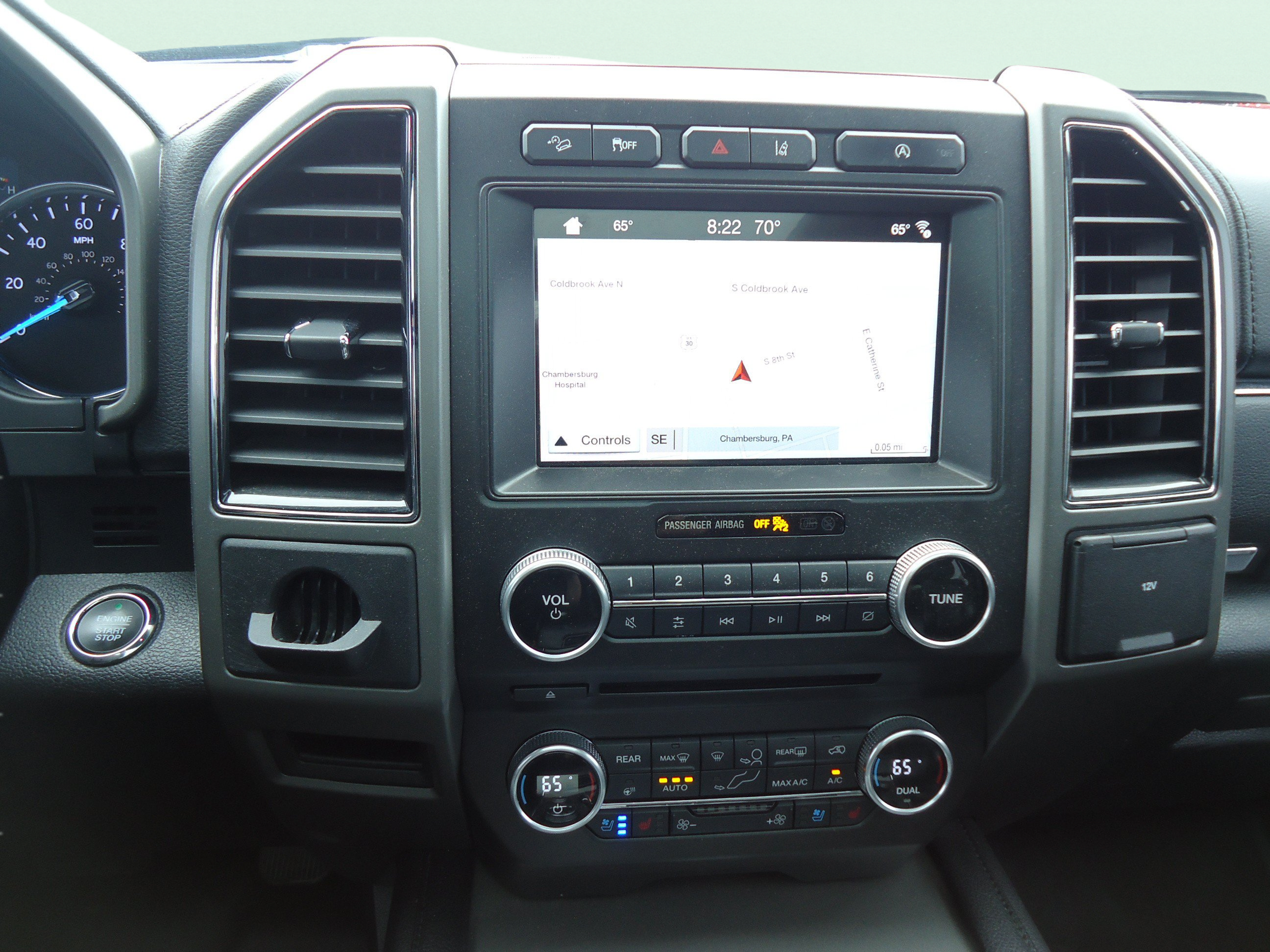 Used 2018 Ford Expedition XLT w/ Equipment Group 202A AWD/4WD image 15