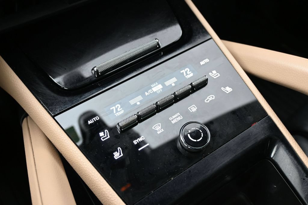 Certified 2024 Porsche Cayenne AWD/4WD image 21