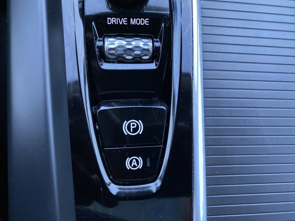 Used 2019 Volvo XC60 T5 Momentum w/ Premium Package image 28