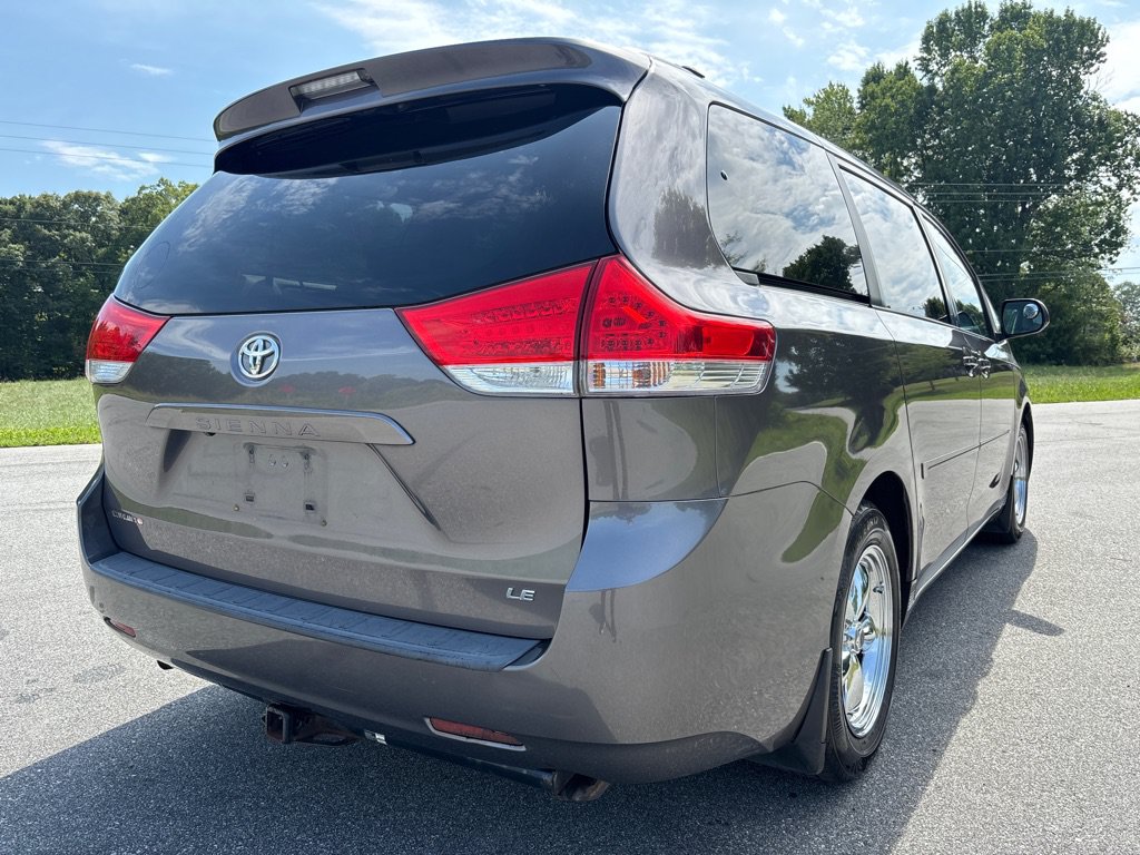 Used 2012 Toyota Sienna LE FWD image 5
